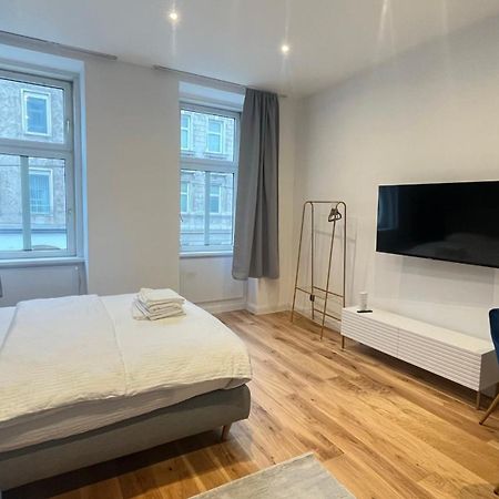 K&K Apartment Near Hauptbahnhof - Kingsize Bed Wina Bagian luar foto